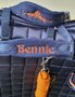 Halsters-Fleece-donkerblauw-met-oranje-geborduurd-+-oranje-touw